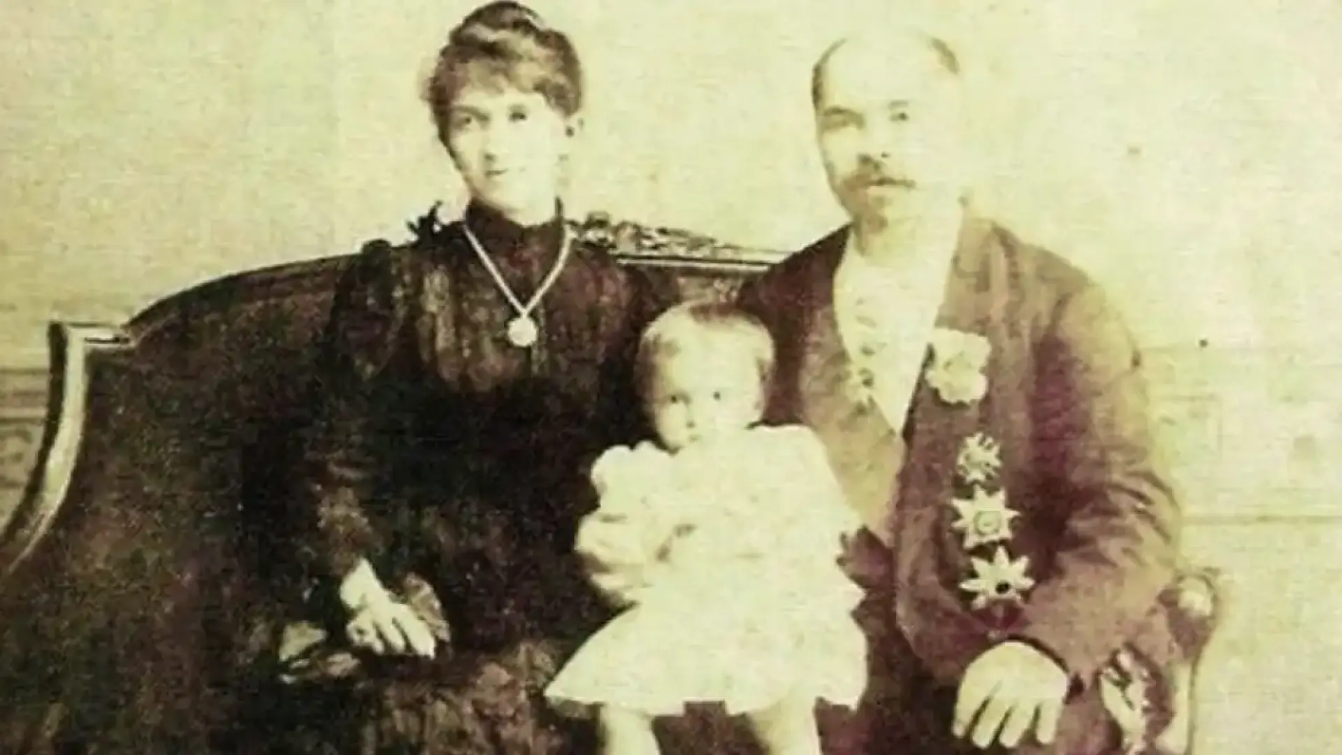 Поликсена - голямата любов на Стамболов, прави олтар  с отсечените му ръце