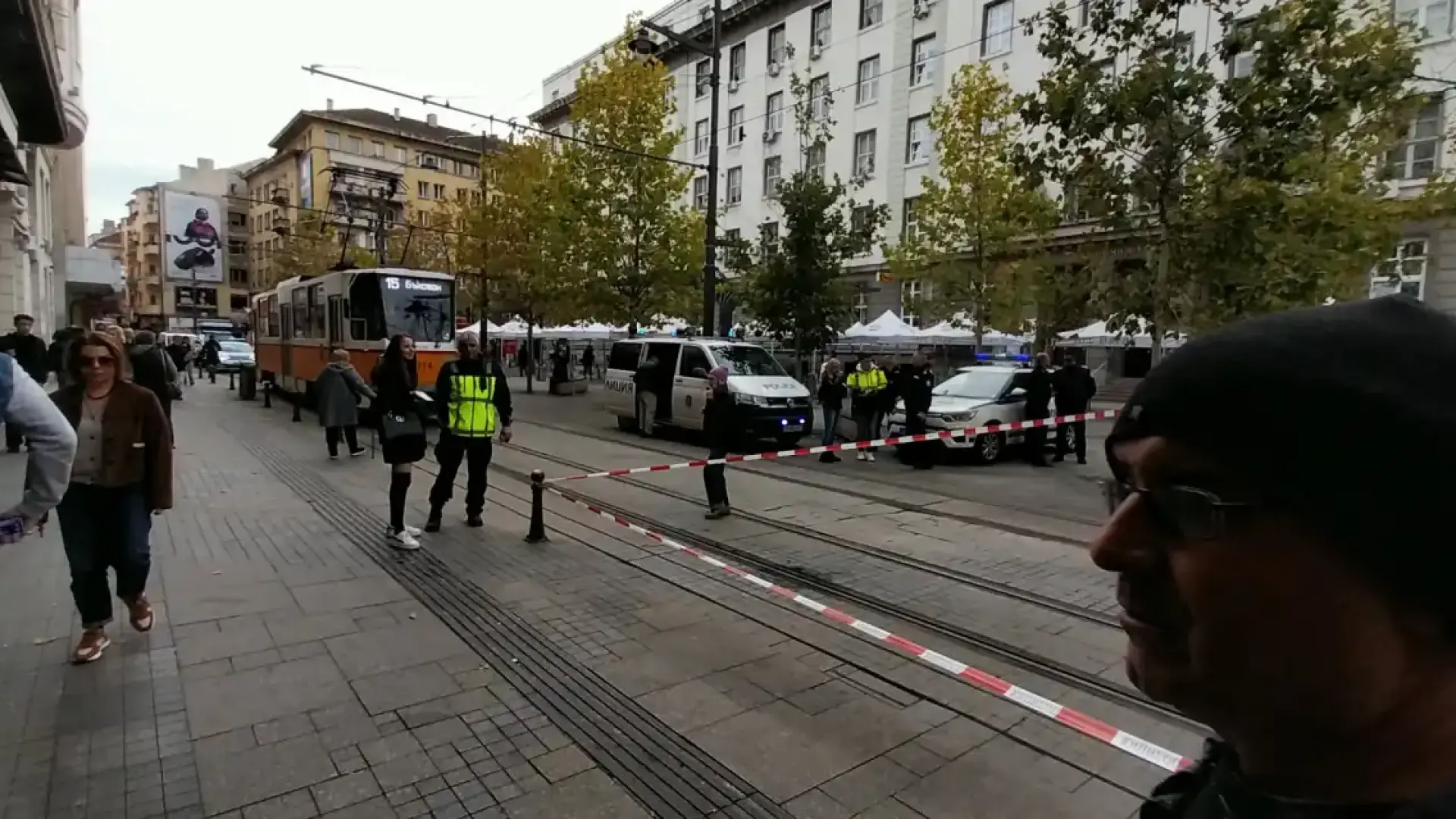 Ужас в София: Трамвай блъсна момиче, хвърчат линейки Видео