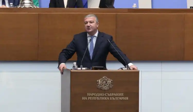 Драгомир Стойнев: Партиите, които застанаха срещу забраната за износ на дизел и джет-гориво, предпочитат сръбски и македонски интереси пред българските