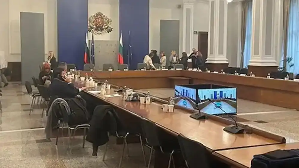 Нов опит: Тристранката се събира на извънредно заседание за бюджета