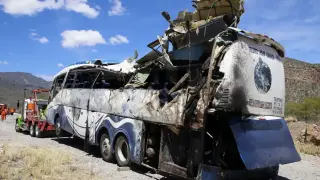 Зверска автобусна катастрофа с най-малко 37 загинали и 24 ранени Видео 18+