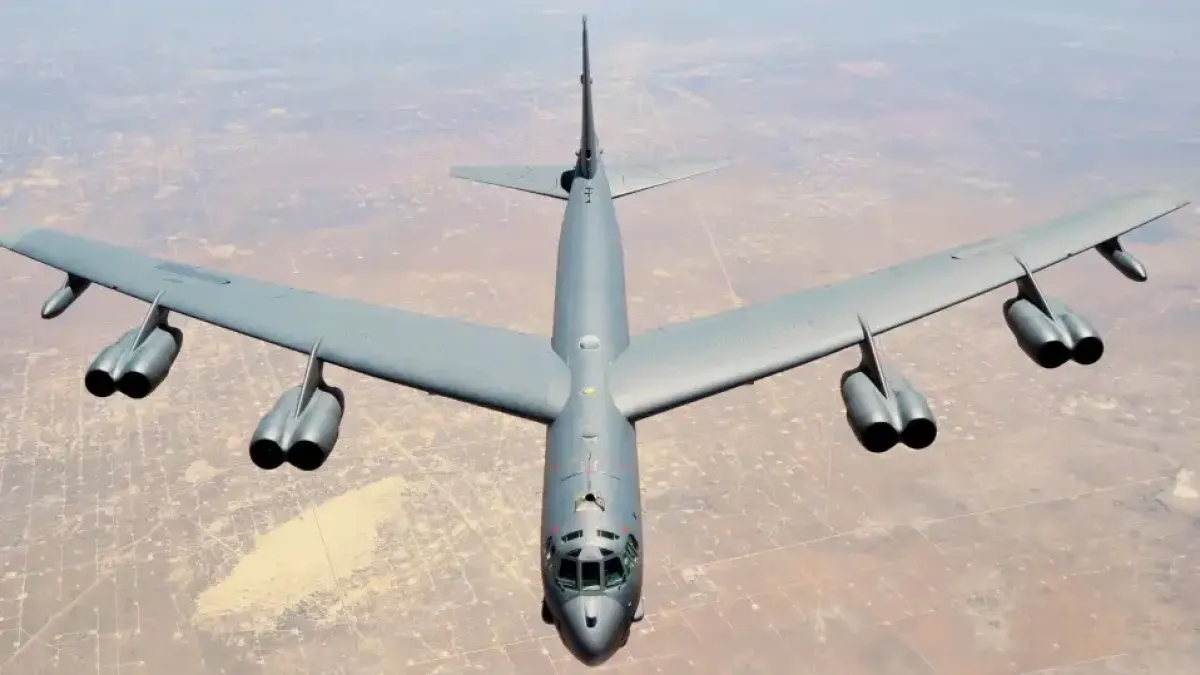 Новата ядрена ракета на САЩ за първи път във въздуха: B-52H заснет с прототип на AGM-181 LRSO Снимка