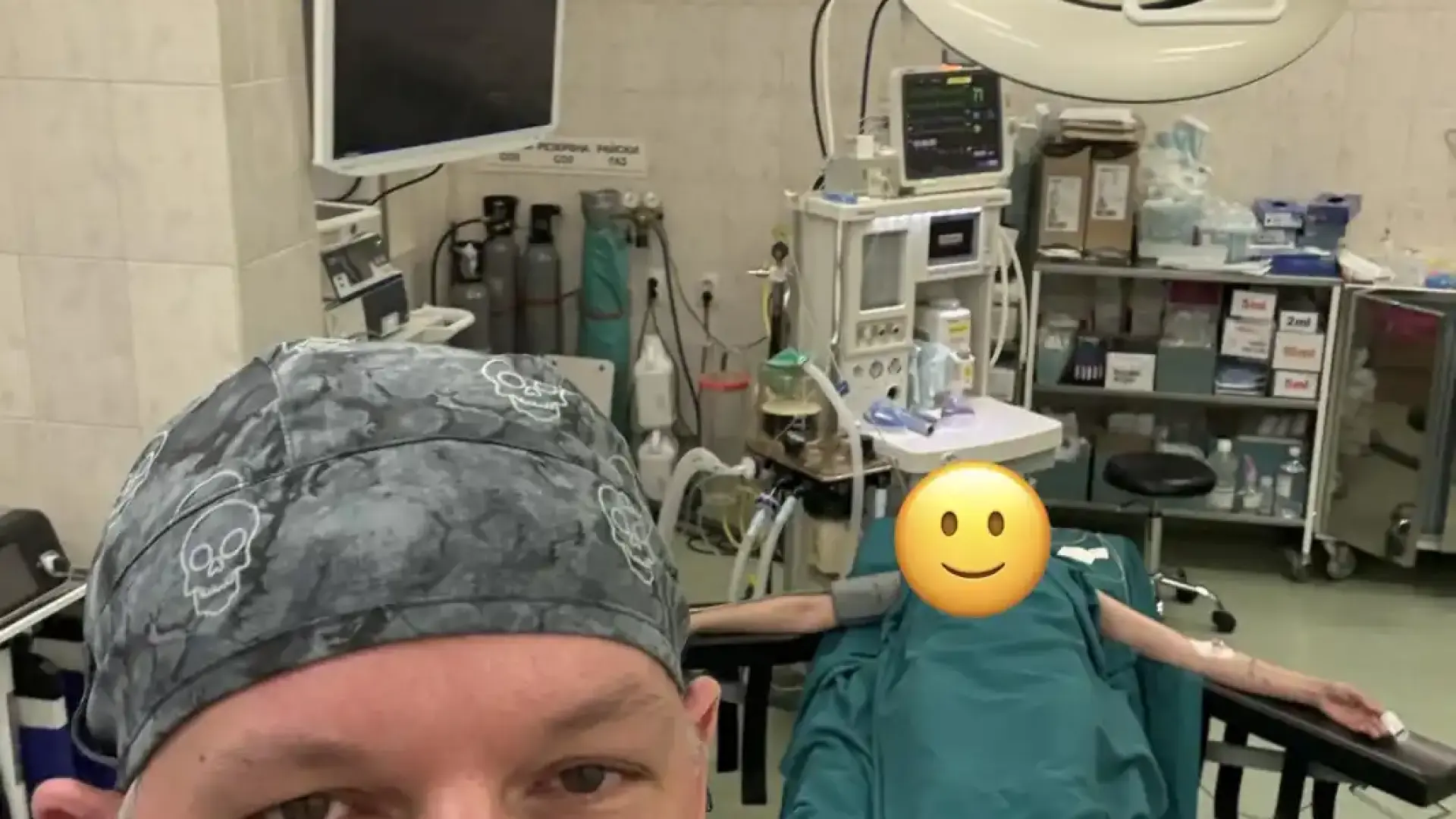 Грозно! Доктор Антон Тонев от ППДБ качи унизителна снимка 18+ на пациентка в поза "Разпятие"