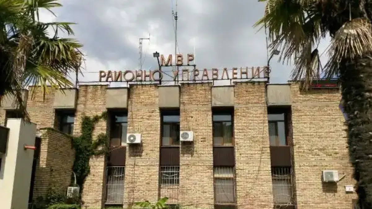 Тоалетната в полицията на най-богатата община потресе България Снимка
