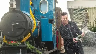 Победител в лотария похарчил парите си за странна детска мечта Снимки