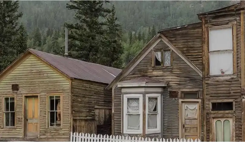 Селище, сякаш излязло от филм на ужасите: прокълнато, изоставено и забранено за посетители Видео