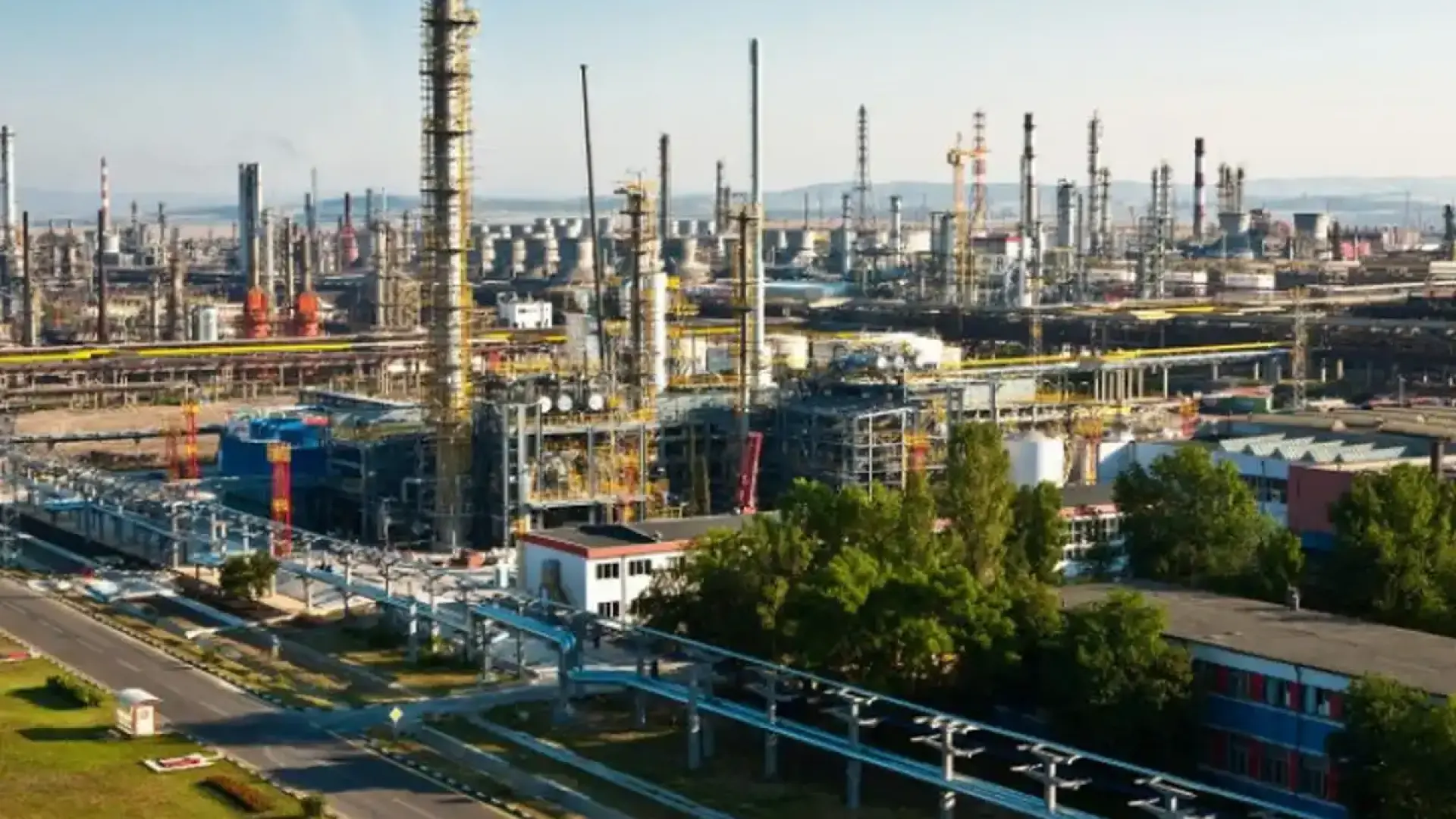 Нов план за "Лукойл": заделяме допълнителни 2 млрд. евро