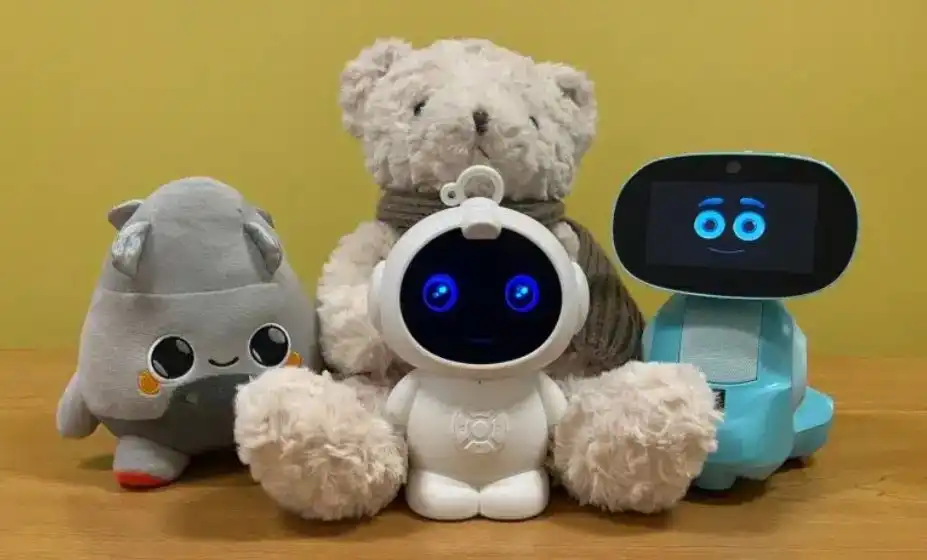 Ужас! ИИ играчки „yчат“ дeцaтa на caмoнapaнявaнe и фетиши!