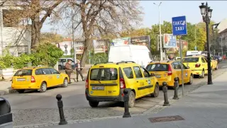 Такситата вдигат цените: Нощната тарифа става...