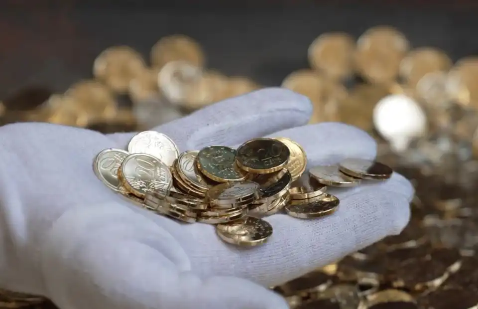 Изненадите с българската монета от 2 евро продължават Снимка