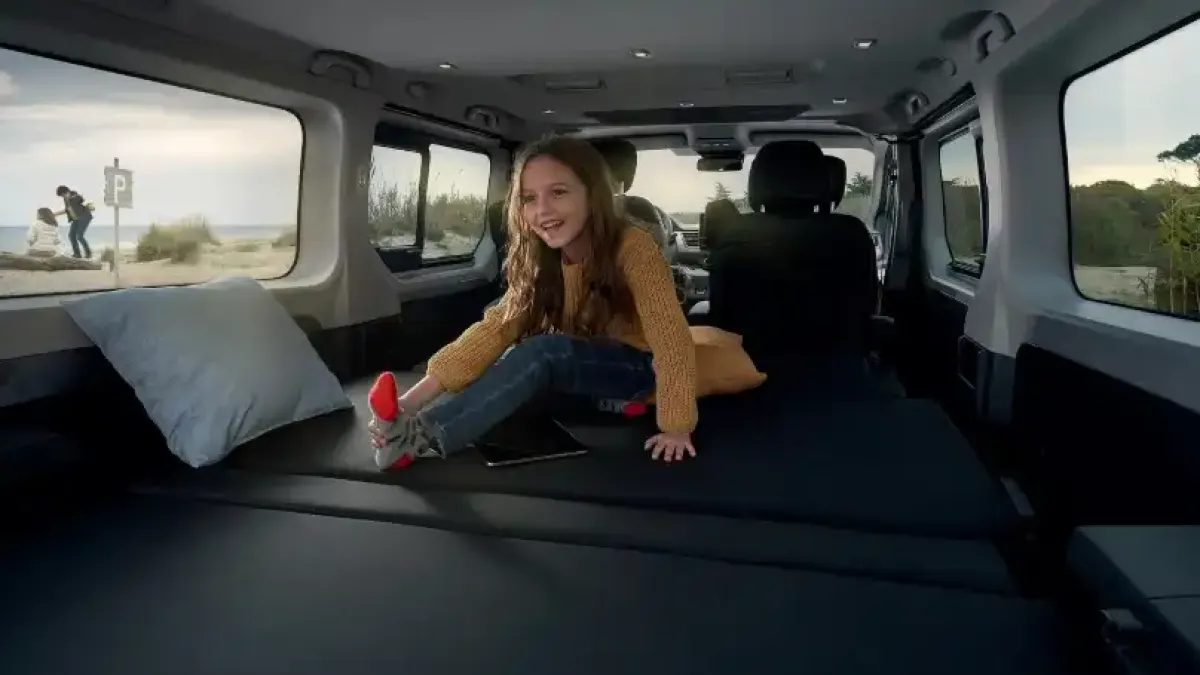 Renault пусна на пазара уютен и достъпен кемпер Снимки