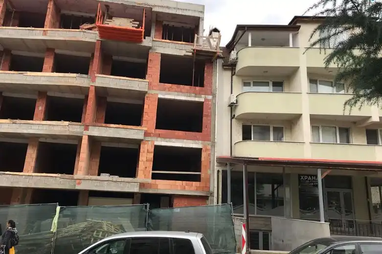 Запасяване с имоти: По едно жилище на член от семейството!