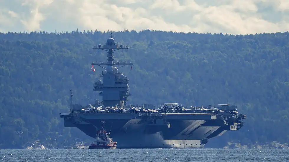 Най-големият US самолетоносач пристигна в Карибско море заради военната операция край Венецуела