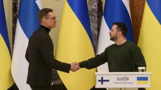 Стуб предупреди: Войната в Иран може да принуди Украйна да отстъпи територии на Русия