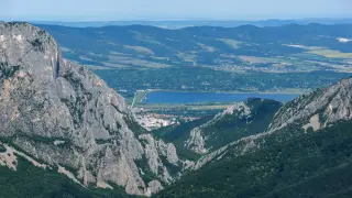 Невиждана температурна аномалия покоси наш град! Живакът сочи едновременно 3°С и 23°С