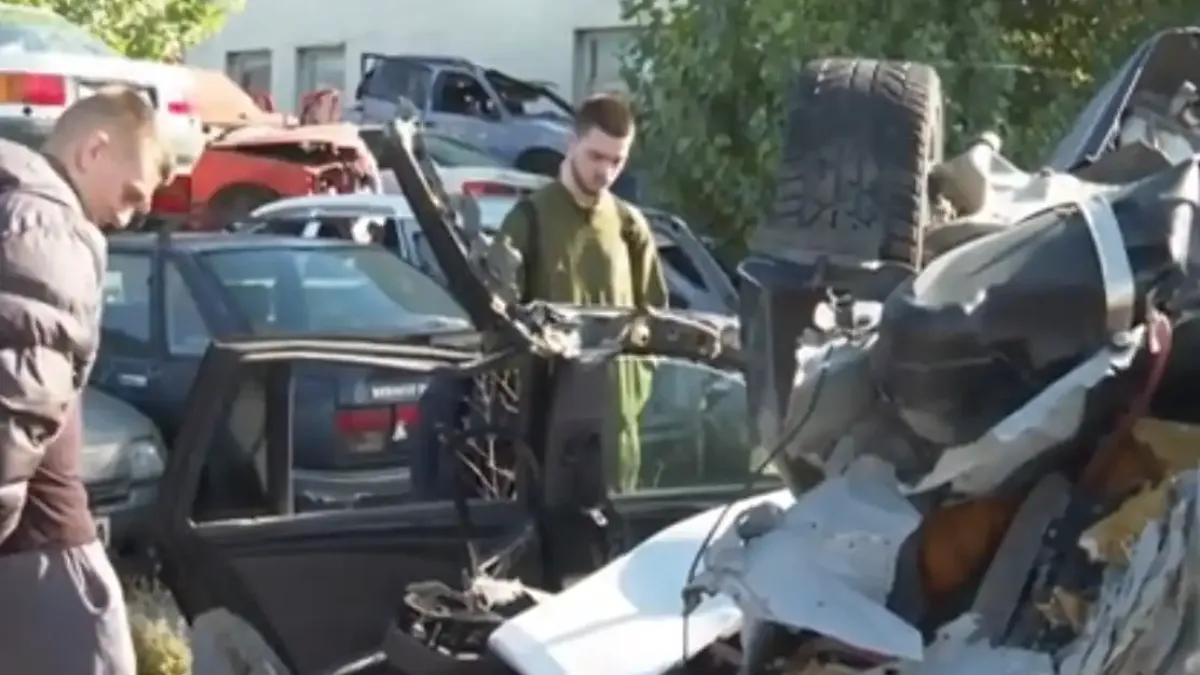 Ученици станаха свидетели на брутална гледка на "паркинга на смъртта" Видео