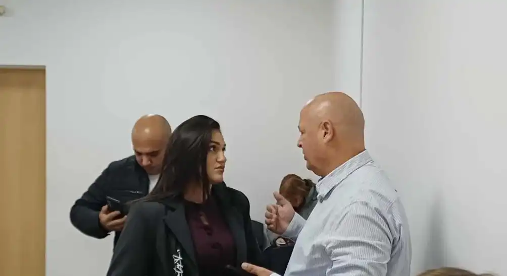 Две години и половина след зверството: Пак разпитват Дебора в съда