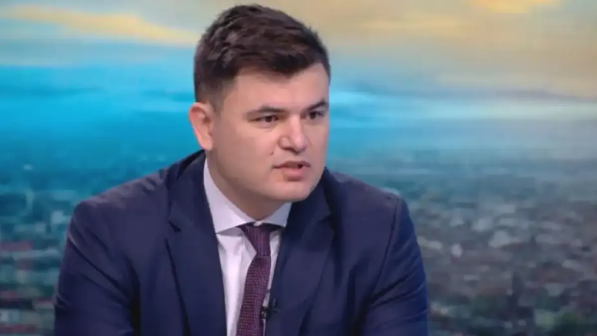 Икономист: Незаетите щатни бройки в администрацията „хранят“ бонусите на работещите