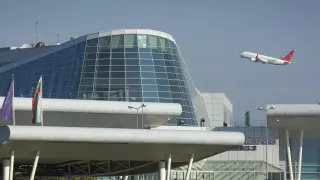 Разкриха коя е аномалията, отклонила полети от столичното летище
