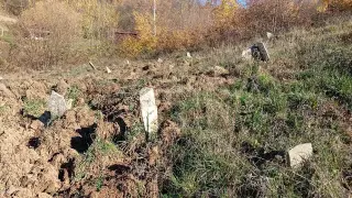 Местни в Ардинско в ужас: Скоро ще започнат да изравят и костите на починалите ни близки ли?