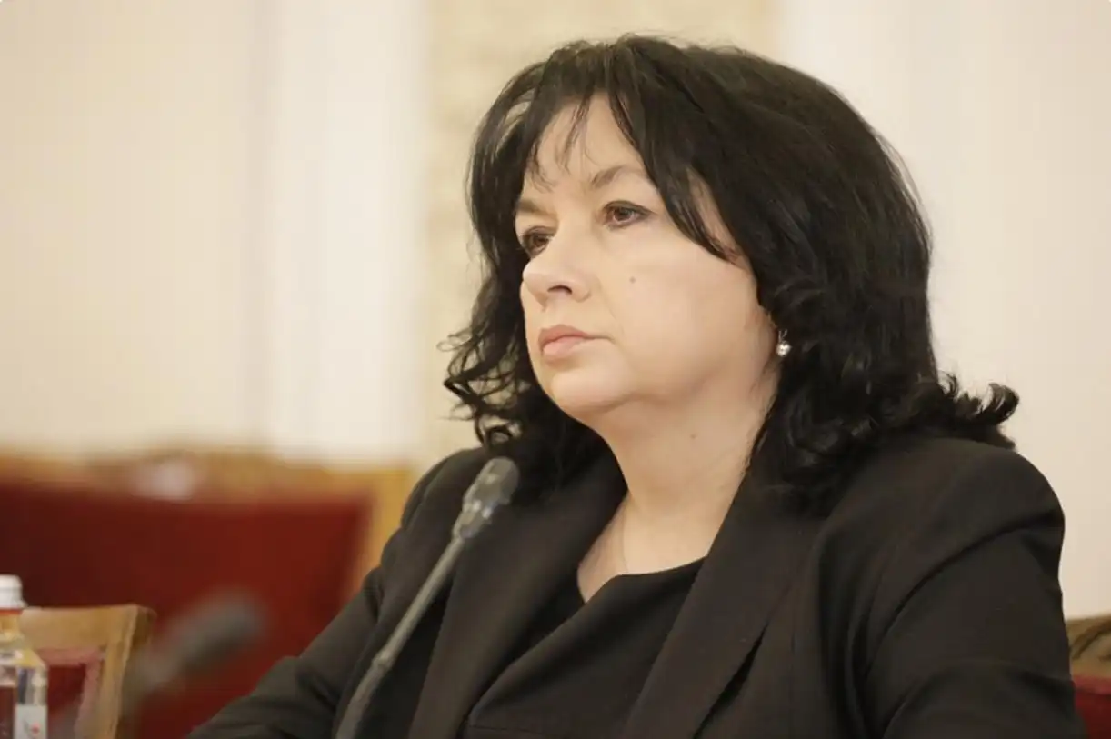 Министър Петкова обясни ясно за коледните надбавки Видео