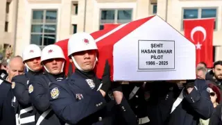 Герой в Турция! Погребаха с почести загиналия пилот с български паспорт край хърватски град