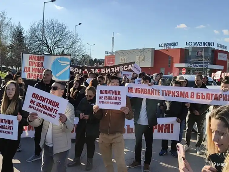 "Виждаме как един лев се превръща в едно евро": Ресторантьорският бизнес срещу новите цени за паркиране в София