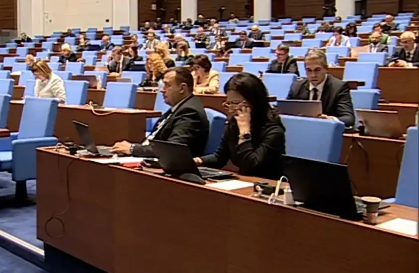 "Възраждане" напуснаха парламента заради отказ да се гласува референдума за еврото