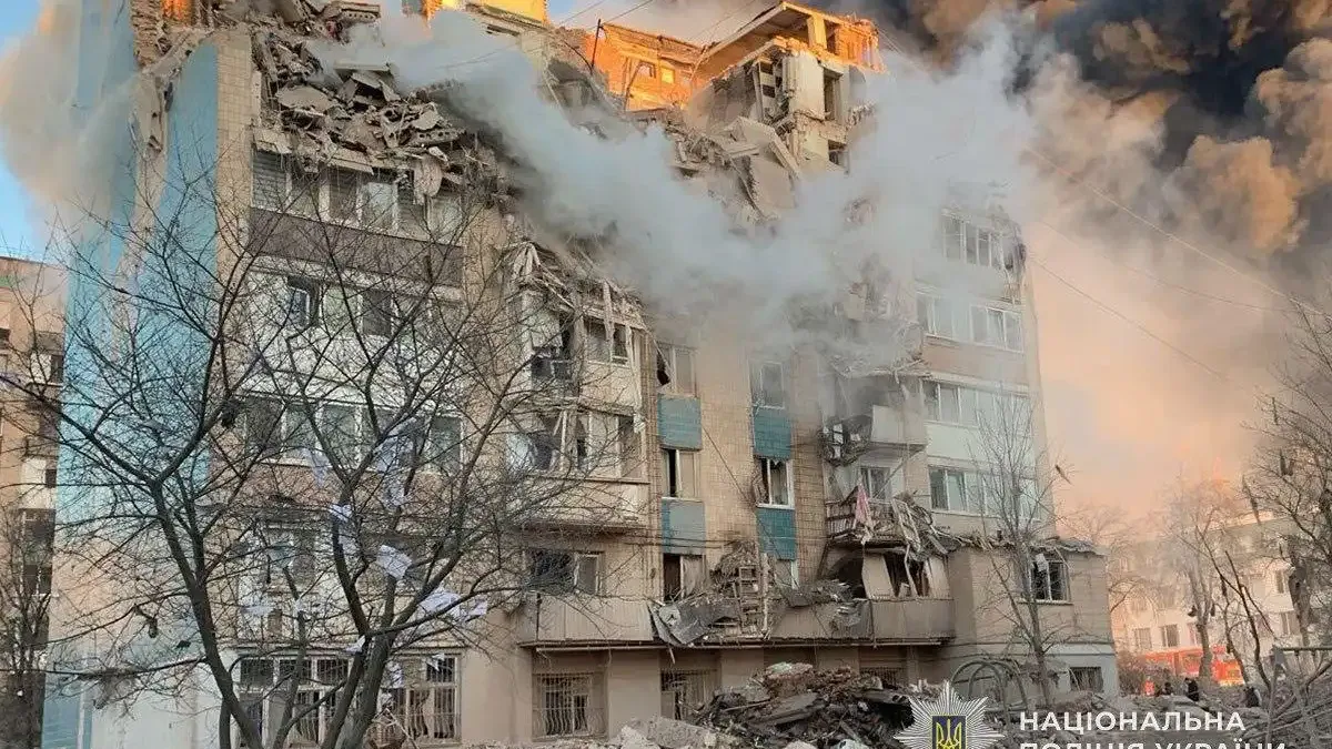 Ракета Х-101 уби 10 души в Тернопол, много други още са затрупани Видео