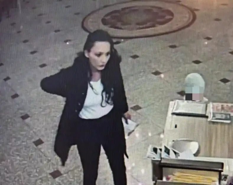 Богохулство: Млада жена с голяма простотия в черква, Бог няма да ѝ прости
