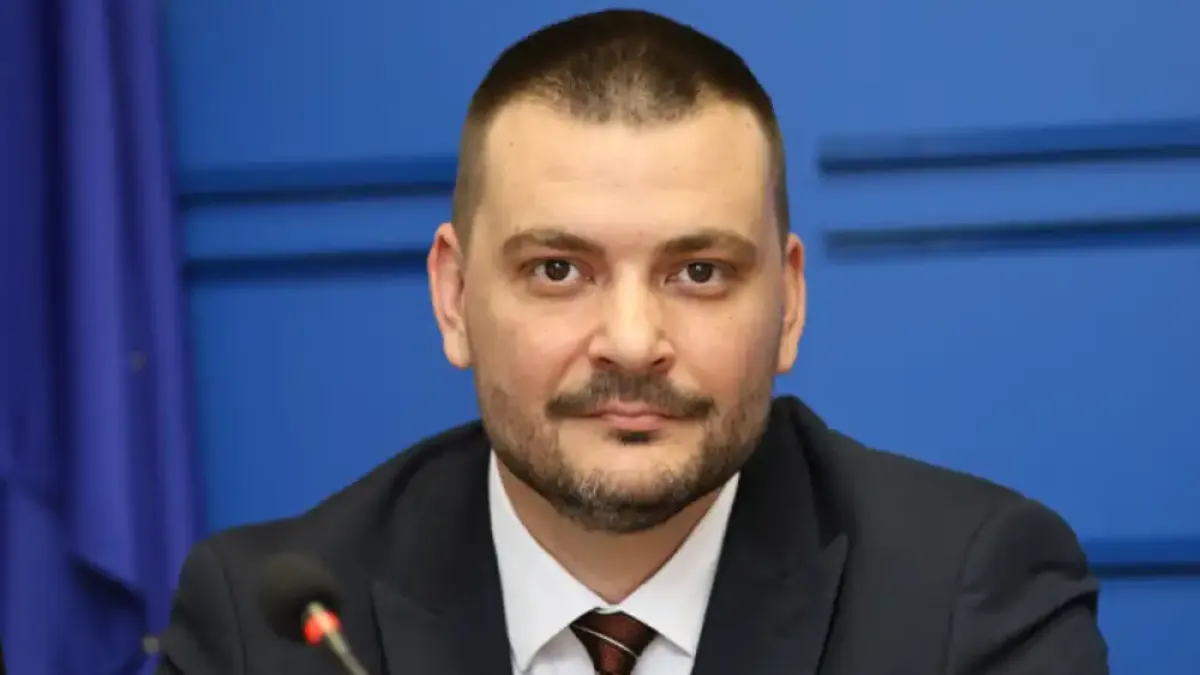 Разпад във „Възраждане“, роди се нова формация