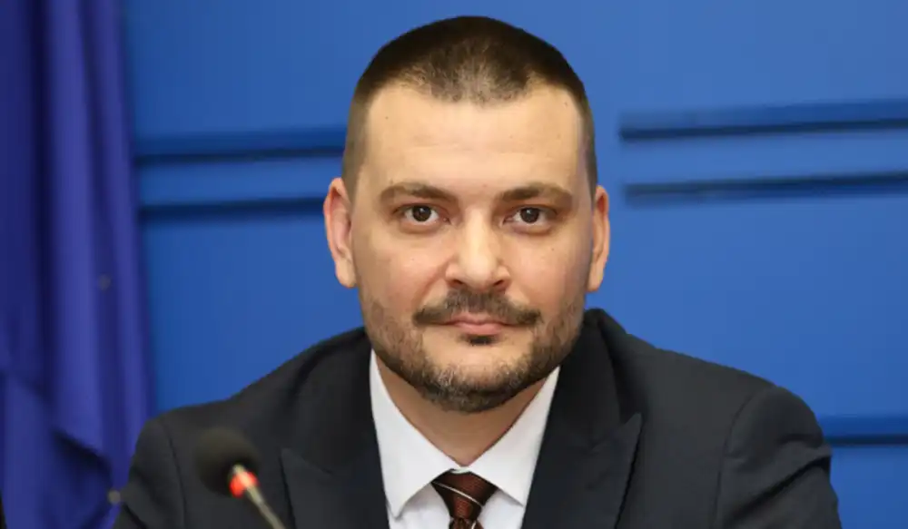 Разпад във „Възраждане“, роди се нова формация