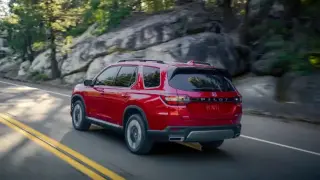 Брутален и с богато оборудване: Представиха най-големия кросоувър на Honda Видео