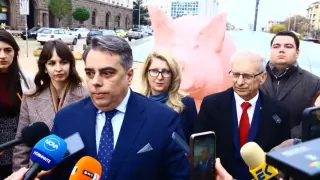 Излагация: Асен Василев не знае кога започва протестът за Благо Коцев, кара удобните медии да го записват два пъти