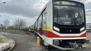 Новият супермодерен метровлак пристигна в София Снимки