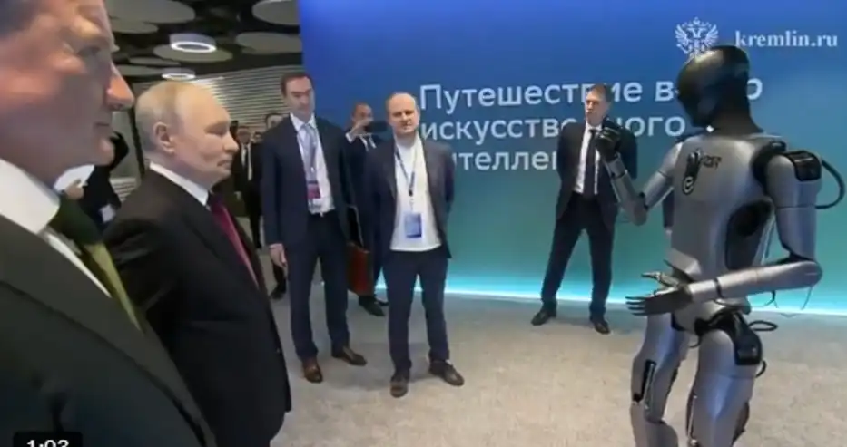 След запоя: Първият руски AI робот танцува на Путин, той му се радва Видео