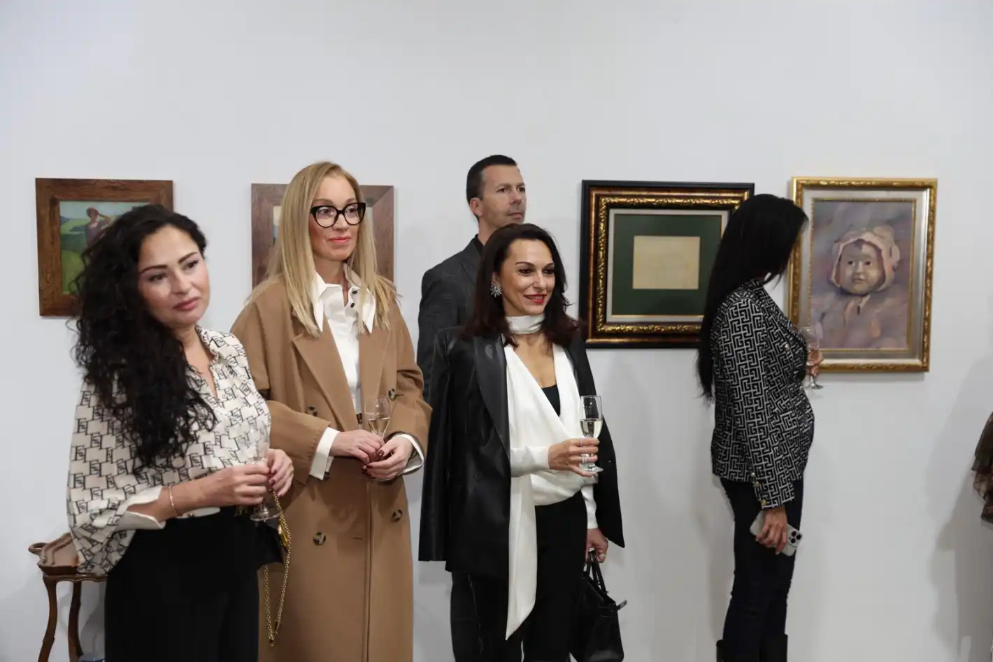 Силен старт на арт вечерите в ONE Gallery Снимки