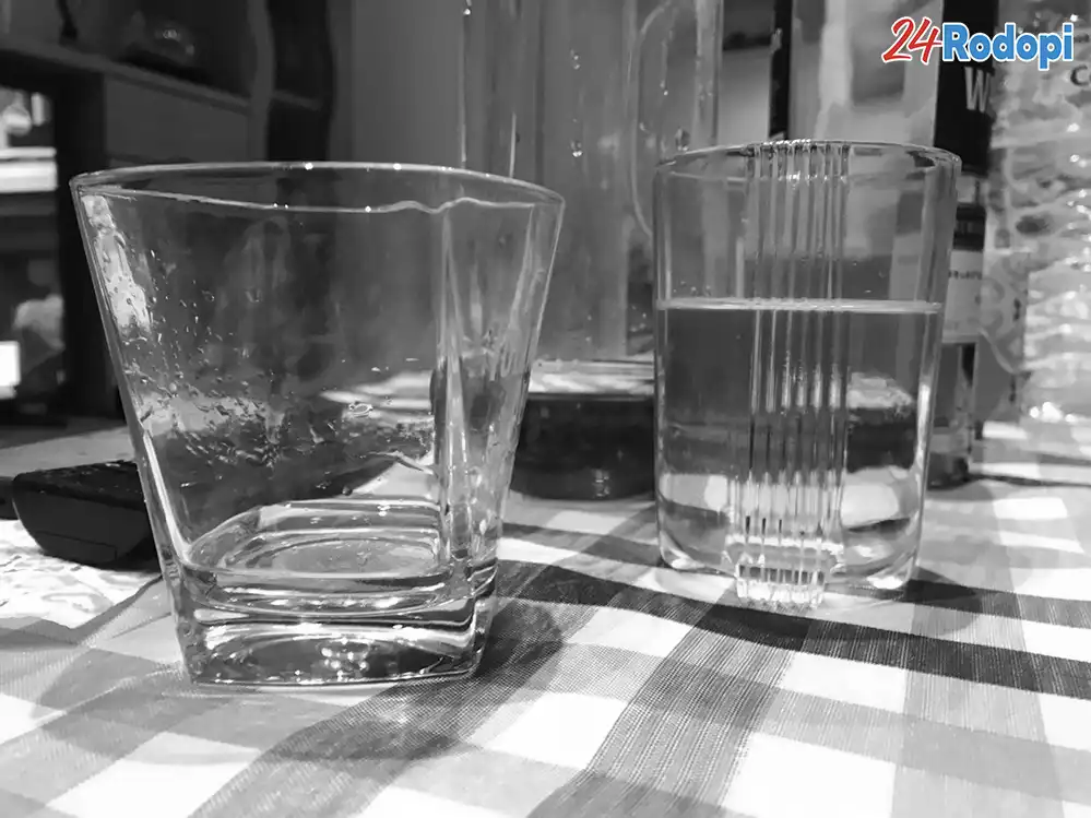Взех му чашата и едва не ме уби! Пълзях по земята, а той ме налагаше
