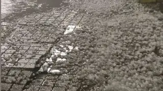 Мощна стихия удари наш град, всичко побеля за секунди Видео