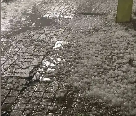 Мощна стихия удари наш град, всичко побеля за секунди Видео
