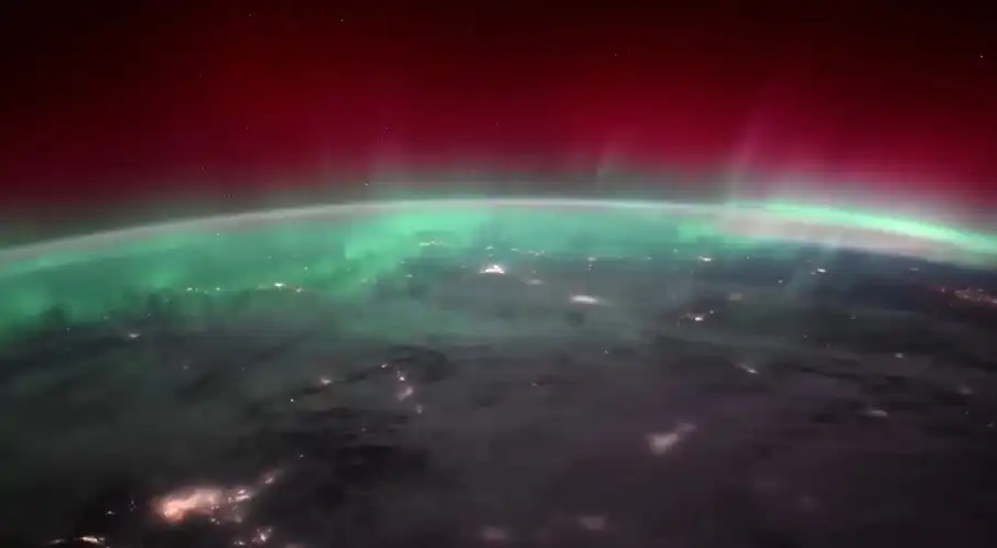 Уникално: NASA засне Северното сияние от Космоса Видео