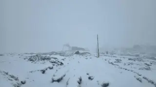 Зимата дойде! Сняг заваля на един хвърлей от София Снимки