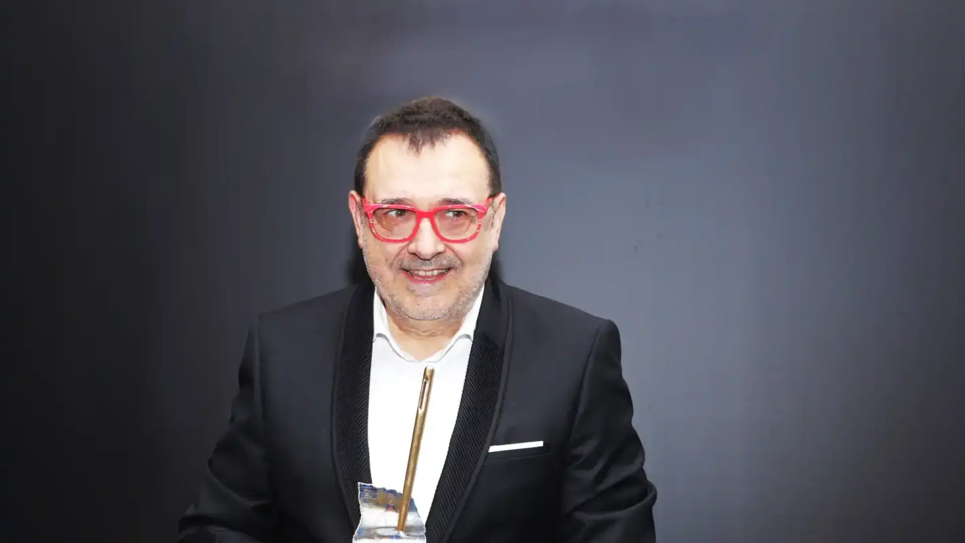 Тенденции и прогнози за бляскавия спектакъл "Златна игла 2025" Снимки