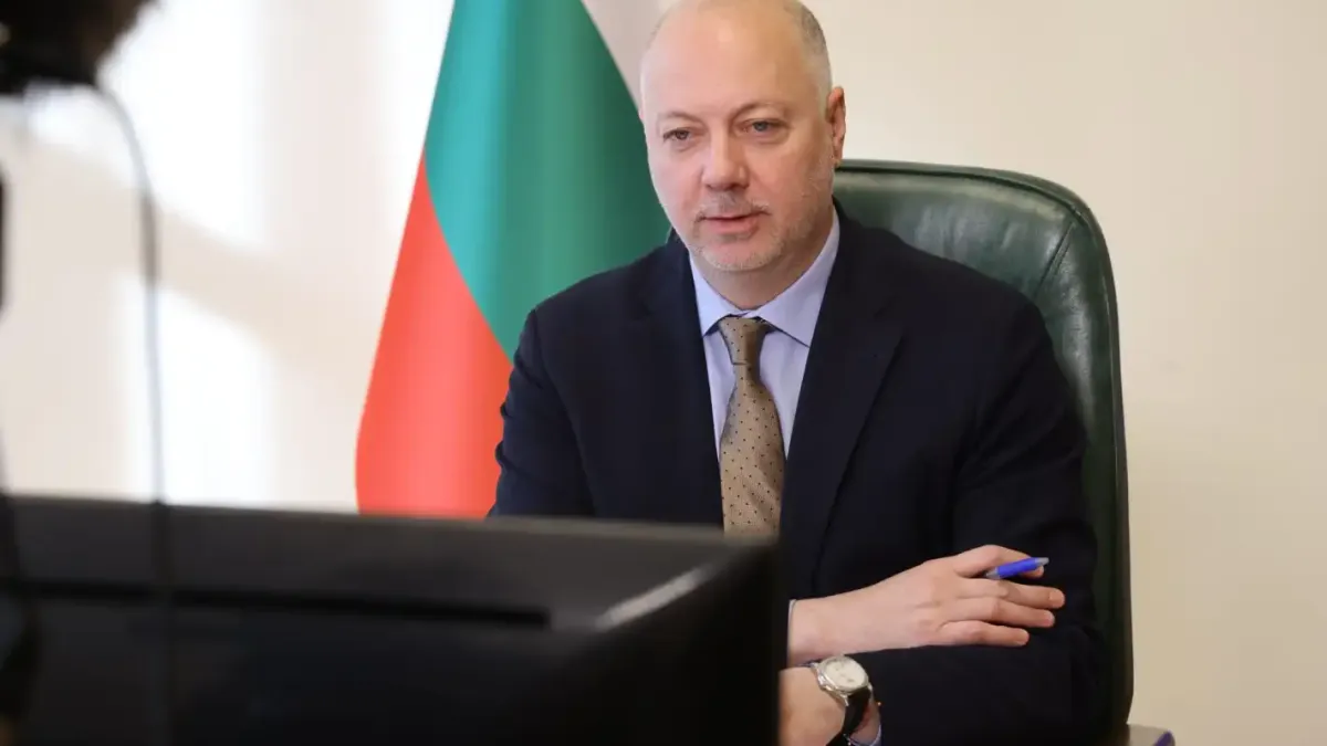 Желязков взе оставката на кабинета и...