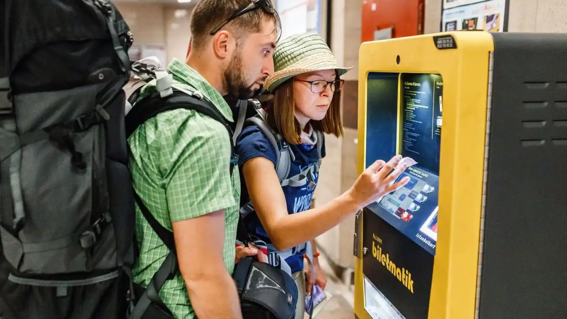 Широки пръсти: Разкриха за какво българите харчат най-много по време на почивка