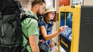 Широки пръсти: Разкриха за какво българите харчат най-много по време на почивка