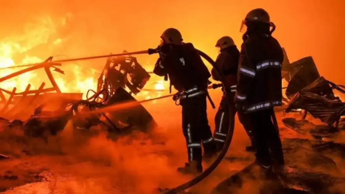 Мощни експлозии разтърсиха Киев през нощта, лумнаха пожари Видео