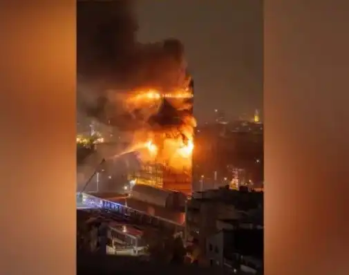 Събарят подпаления небостъргач в Загреб