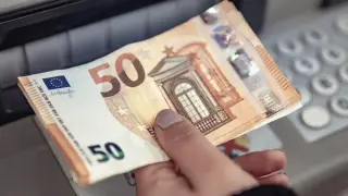 Кога ще можем да теглим евро от банкоматите в страната?