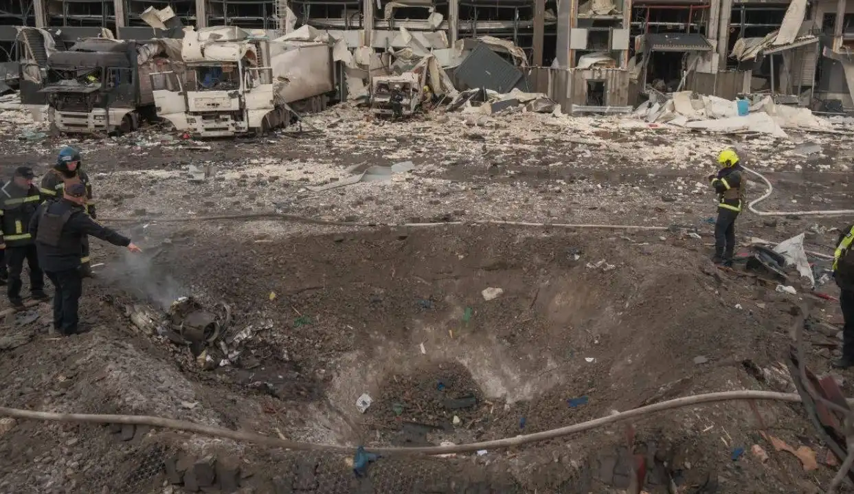Масираната ракетна атака по Украйна взе 6 жертви, дронове прескочили в Молдова и Румъния Видео